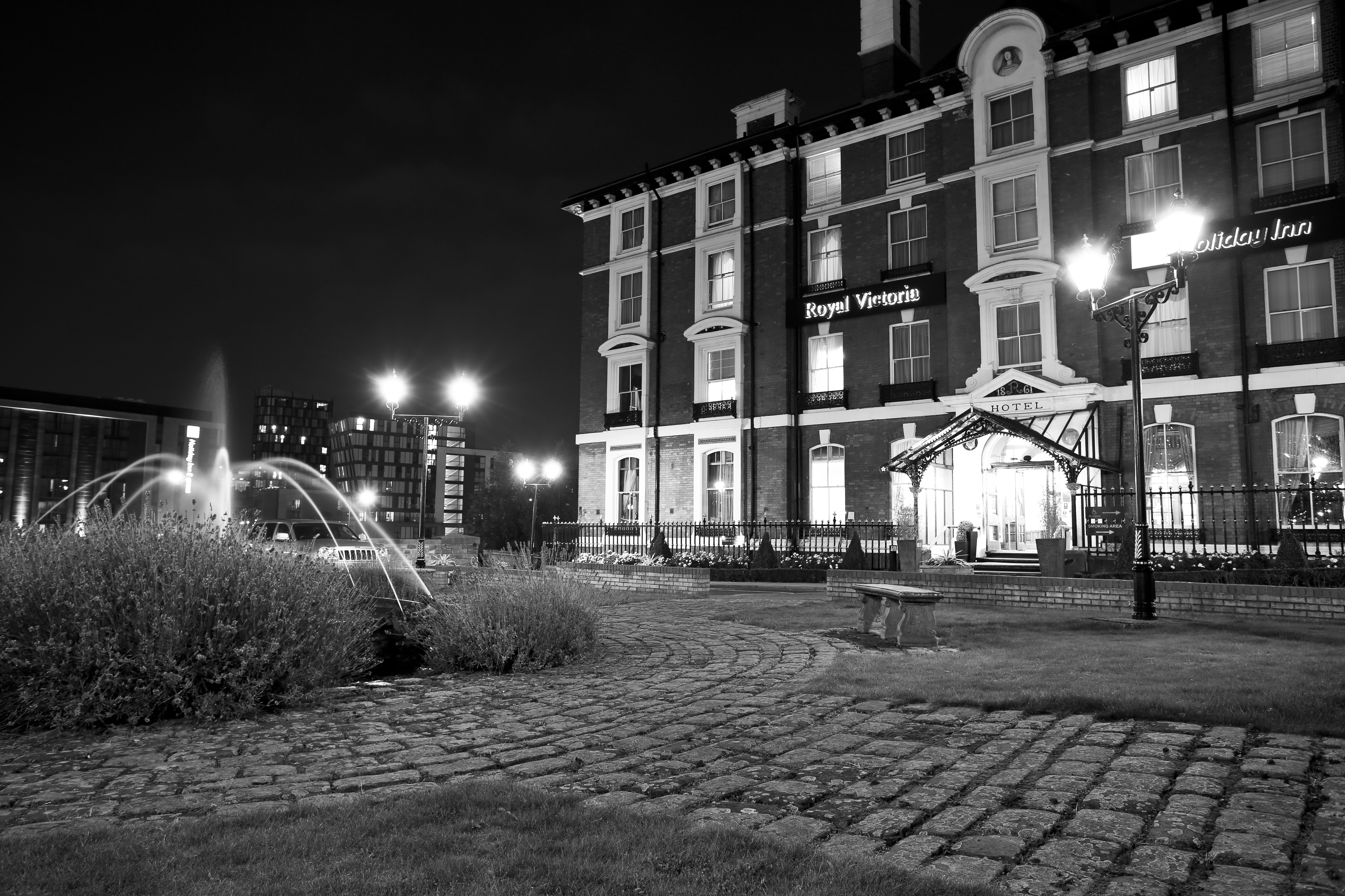 Entrance to Holiday Inn Royal Victoria